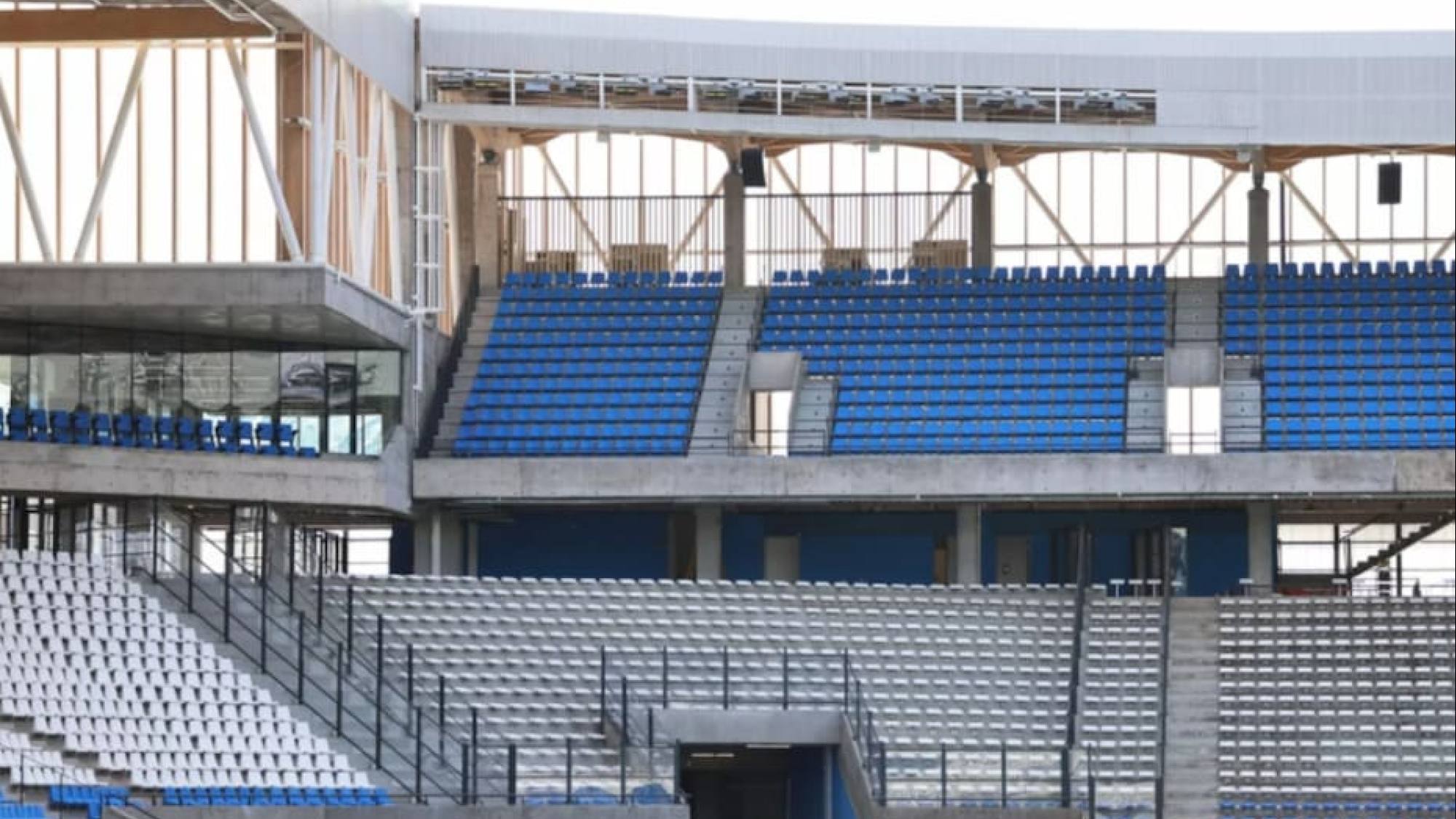 Claro Arena . Sector visitante en el nuevo estadio de la UC., Comunicaciones Cruzados