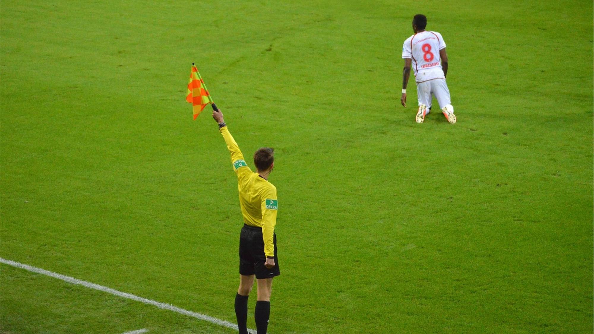 fútbol, árbitro, fuera de juego, Pixabay