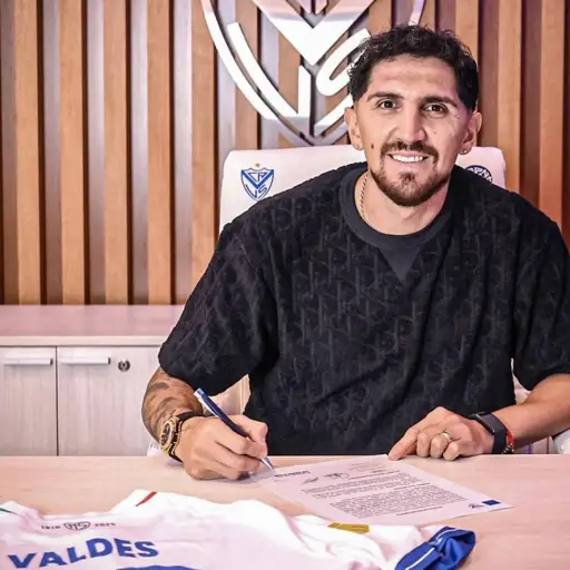 Diego Valdés ,instagram @diego_valdes_10